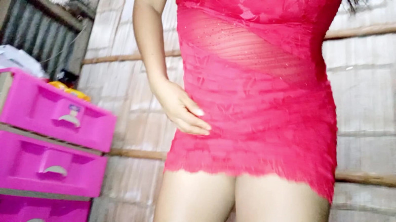 Martin13: Jaké šílenství! Velmi sexy žena provádí sexuální tanec na Vánoce