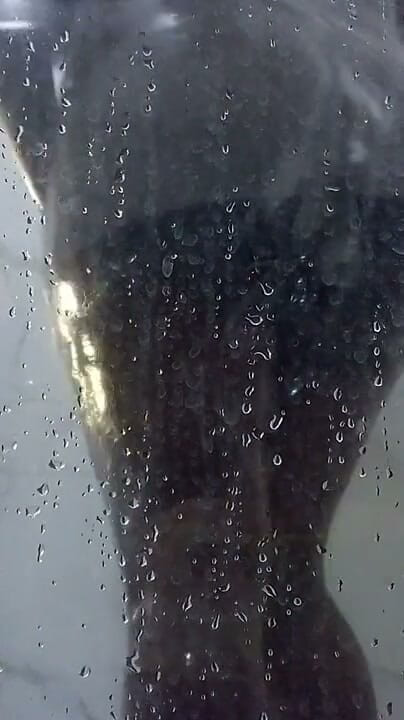 BMCs: Eski sevgilim benimle banyoda ve harikalar yapıyor