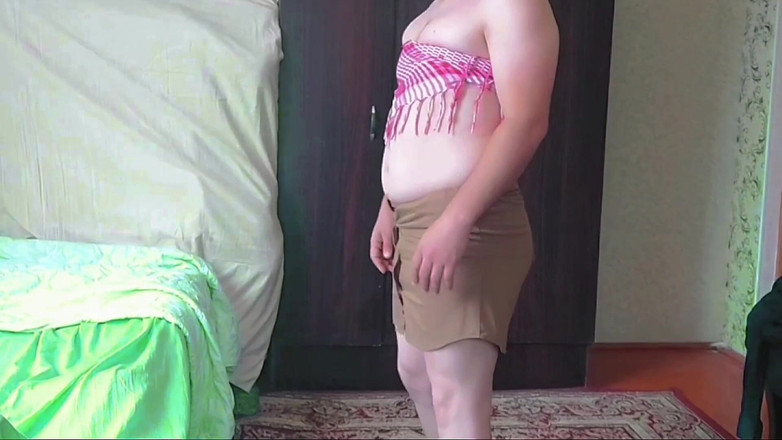 Kitty_Cross: Seducente sissy gioca con giochi maliziosi davanti alla telecamera