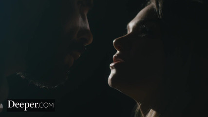 Deeper: Hlubší. Athena Faris nenechá věci jít bez trestu
