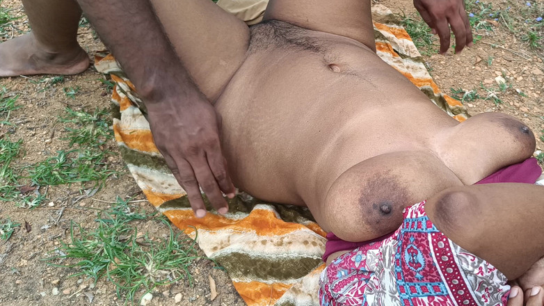 Laxi ammu: Làm tình lãng mạn nóng bỏng ngoài trời