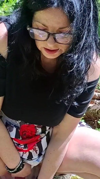 Mature Lady Masturbating Outdoor While Dogging