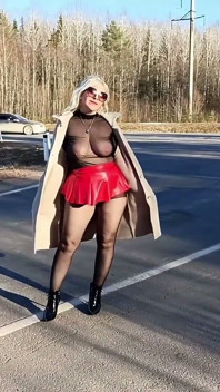 Microfustă sexy - Plimbare în aer liber