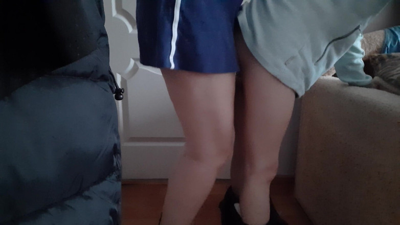 Lesbian-illusion: मैं अपनी पत्नी को बोतल से हिलाता और चोदता हूं