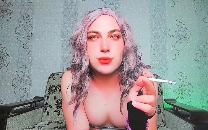 Kitty_Cross: 双手免提射精女郎自慰，可爱的光滑腿让大量大量精液喷出