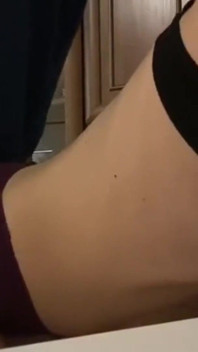 Junger Typ fickt zum ersten Mal ein Mädchen – Amateur-selbstgemachtes / Archivvideo