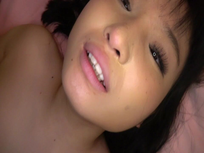 Strix: Zâmbetul ei timid este atât de drăgut! Prima ejaculare facială...