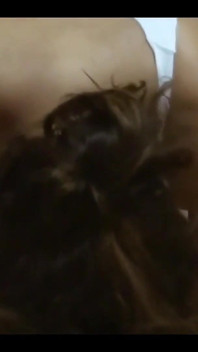 Recibo polla de los amigos de mi hijastro, me follan duro y se corren dentro de mí