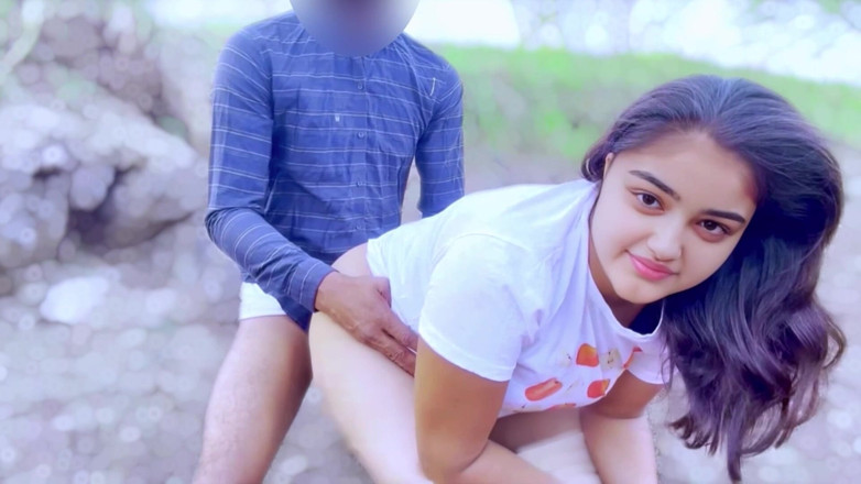 Your_aisha: भारतीय गांव की लड़की दोस्त और प्रेमी पहली बार बाहर चुदाई कर रहे हैं