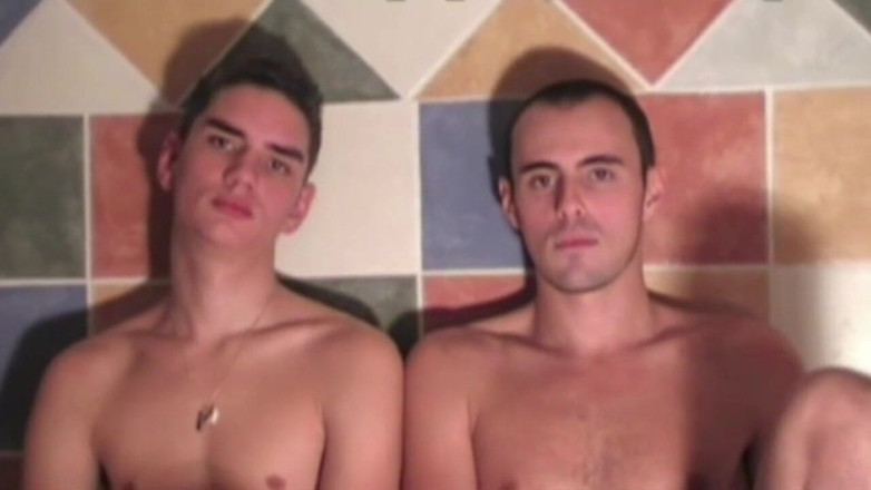French Twinks Amator videos: Dvě sexy francouzská dvojčata šukají v kuchyni