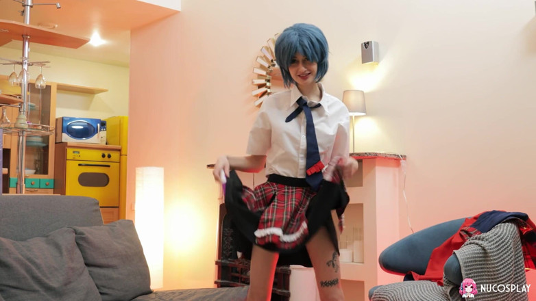 Nu Cosplay: Mavi saçlı kız Sasha Paige sıkı küçük amcığını sikmeyi seviyor