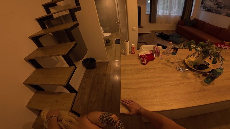 Mr LDN Lad: Curvy Thick Budapest Hungary Girl Convinced Into VR Sex