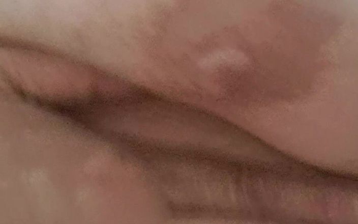 Mommy big hairy pussy: Mẹ kế đi tiểu và bị chơi tập thể