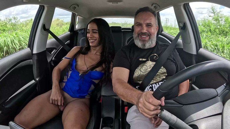 Carona do Ted Transexual: Pamela Rodrigues, Fortaleza, ceará में सवारी करते हुए रॉक-सख्त लंड दिखा रही है और वीर्य निकाल रही है