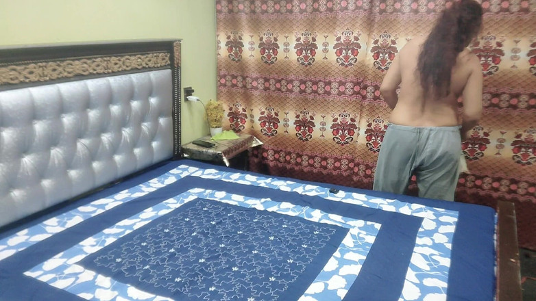 Pakistani CoupleX: Indická domácí služka tvrdě šukala, když manželka šla do nákupního centra hindské...