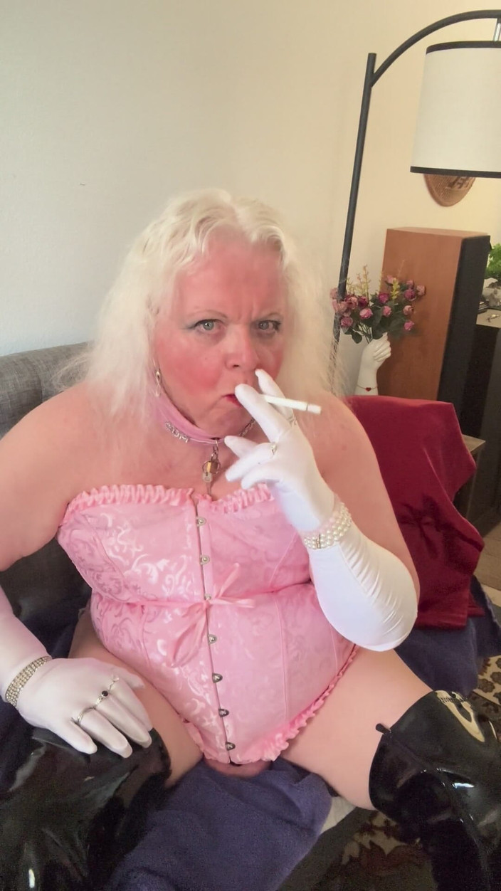 Constance: Różowa czystość