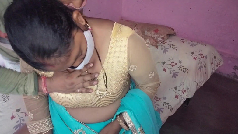 Yourgeeta8899: bhaabhi aaraam kar rahi thi, uska nagn sharir dekhne ke...