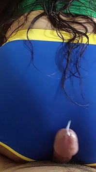 Fanouška brazilského národního fotbalového týmu oslavila vítězství svého týmu tím, že mi nechala suché koule