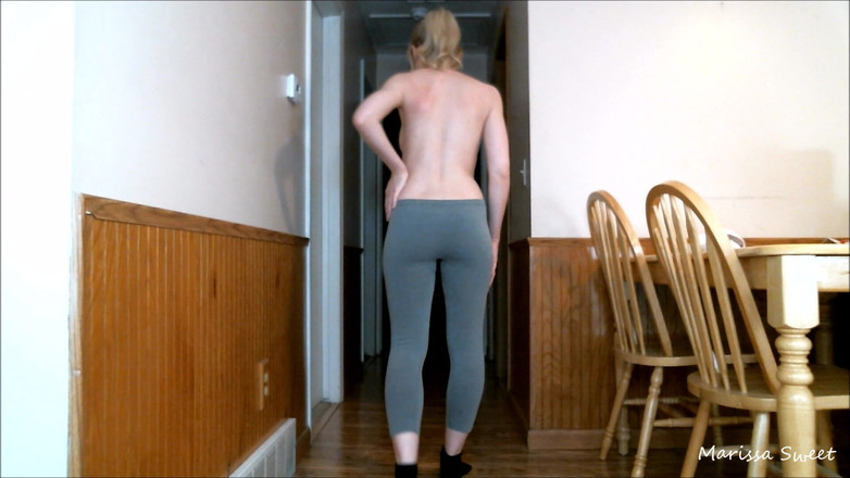 Marissa Sweet: 穿着灰色瑜伽裤的走秀