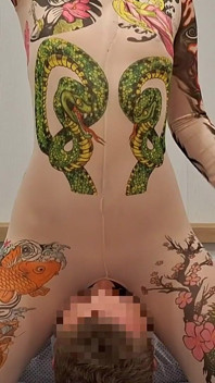 Sora vitregă cu orgasme umede multiple 18+ stând pe față