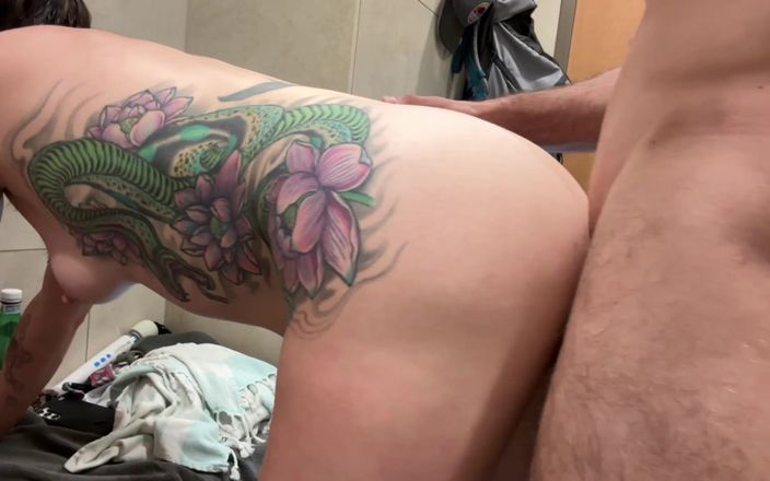 Bigmax8inch: Dickflash dans un camion, arrêt de douche, partie 3, éjaculation après avoir...