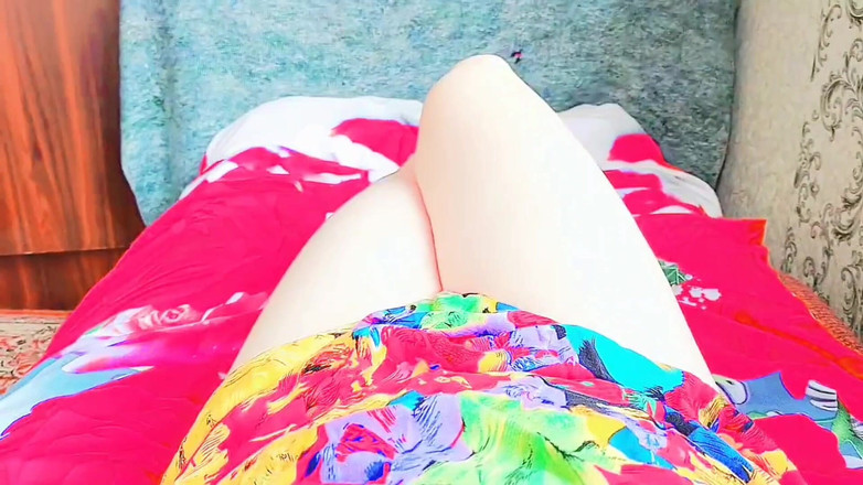 Kitty_Cross: メガネ越しに微笑みながら見つめる美しいトランスの美しさ