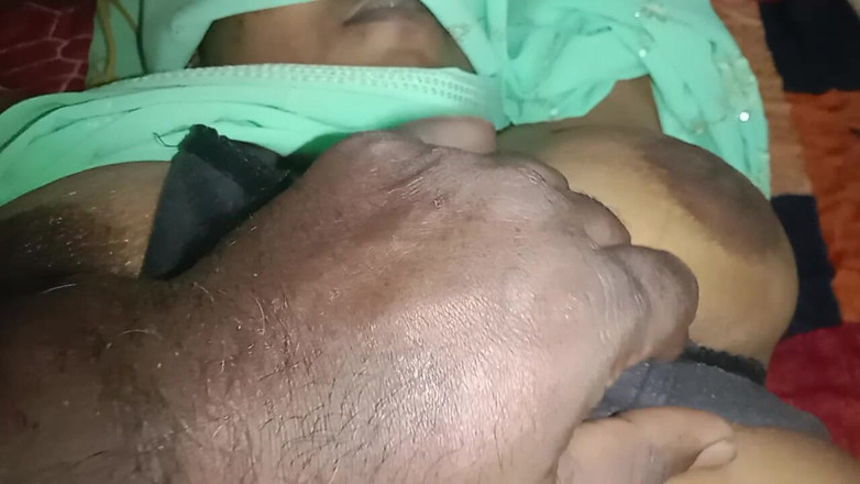 Tamil Anti Uma: . Я Пішов До Будинку Моєї Тітки, І Вона Була Такою Красивою В Сарі, Що Я Взяв Її Груди І Займався З Нею Сексом.