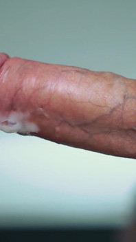 Grande pompino senza mani, sperma in bocca - primo piano