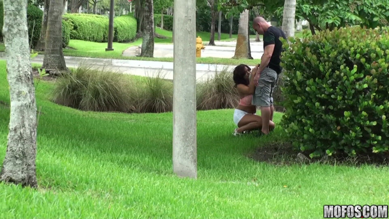 Pervs on Patrol: Pervs on esibizione di pattuglia! Savana Ginger è una fuori di...