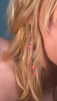 Hete latina blonde Lorena poesje creampie en klaarkomen in het gezicht