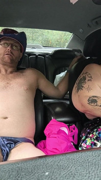 Fondling hårt n hon är våt redo att lägga platser tillbaka n knulla wtf var det? 