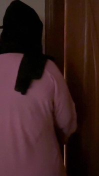 Arabische rondborstige in hotel Genomen uit burqa & hijab alleen wit panty en zwarte beha dragen, ik zag en masturberen