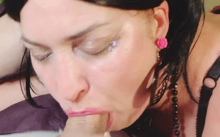 NatashaDickFan: 남편 친구 자지 딥쓰롯을 빨아주는 걸레 밀프 마누라