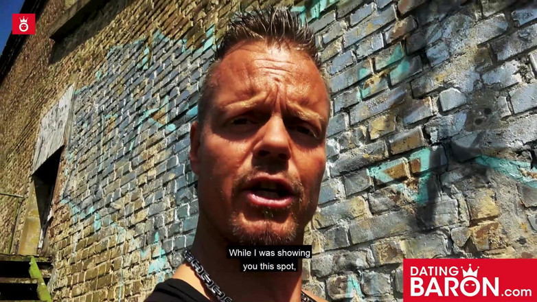 Dating Baron: Doreen nie klęka, aby się modlić, tylko ssie kutasa i...