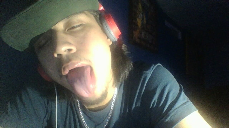 AlexAlejandro13: Playing with Tongue