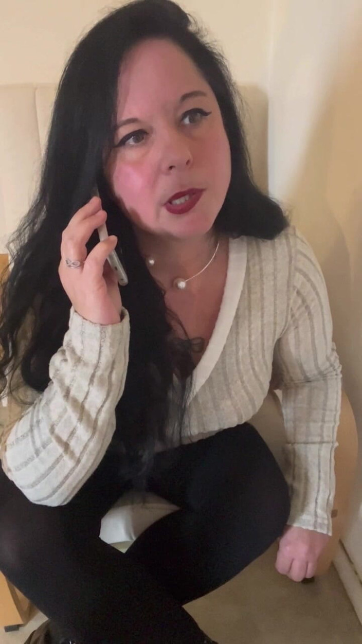 Maitresse Clara: 君の奥さんに電話して全部話す!