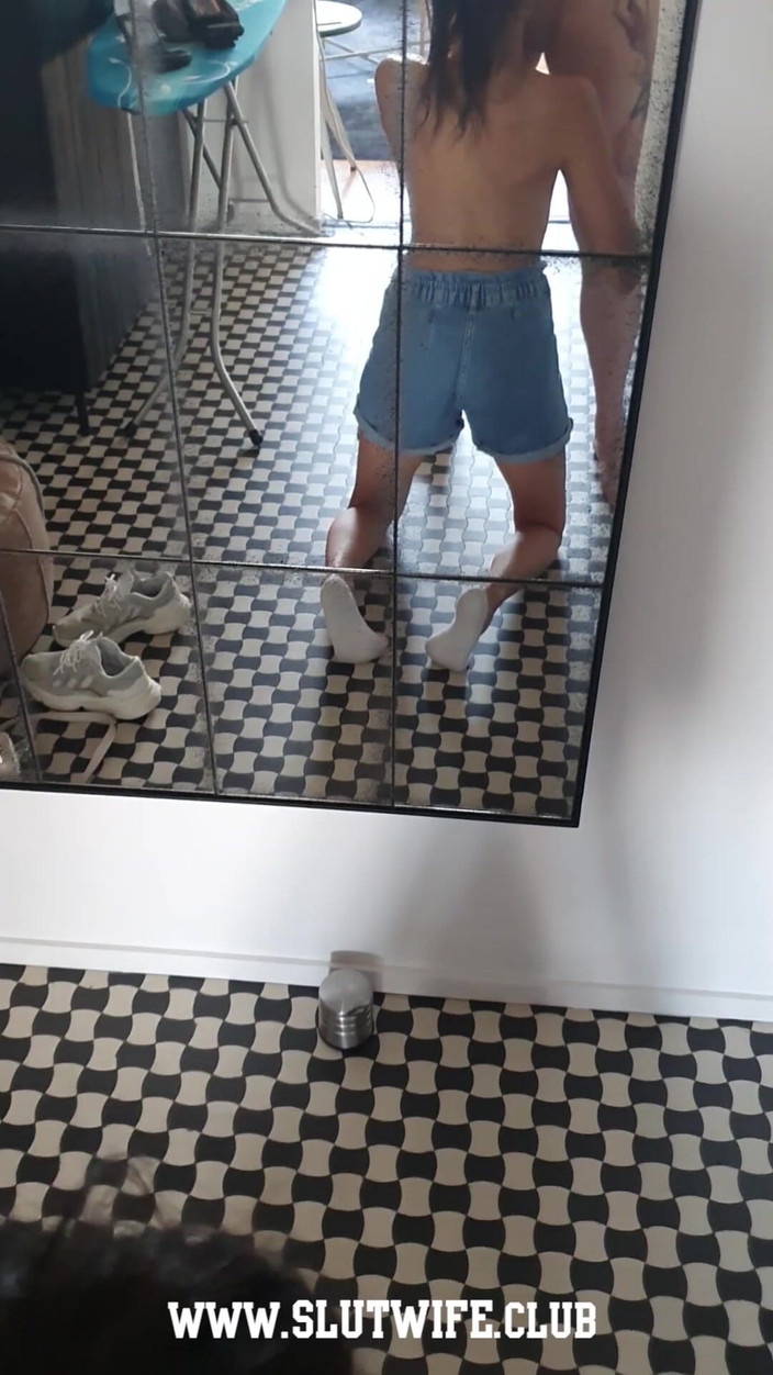 Slutwife Club: CFNM podrobení: Candie Cross klečí a hltá mého ptáka dychtivou...