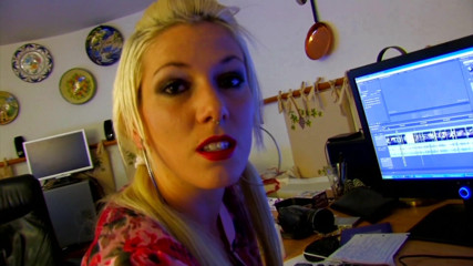 German amateur - 100% German hardcore videos: Blonďatá děvka v modrém kostýmu šuká do kundičky