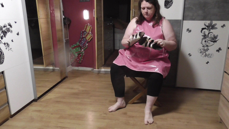 tammara big: У гумовому фартусі я розплющую капці