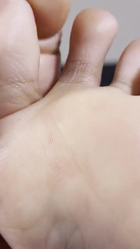 Keldai Di Hidung Anda, Tapak Kaki Di Otak Anda.