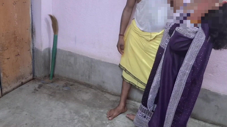 Sumaj: Pembantu rumah xxx India panas berkongkek penuh