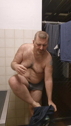 ChubbyDaddyBearLuka: Strip beruang gemuk dan berbulu di ruang cuci