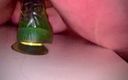 We love porr: Een nog groene dildo rosing in mijn bad