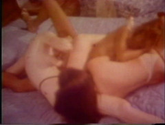 Vintage megastore: Vintage porno děvky šukají ve trojkovém sexu