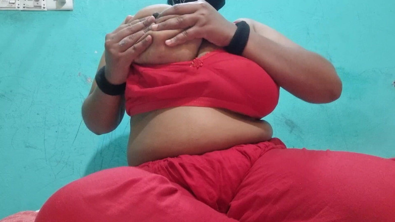 NilaRani693: Sexy amateur esposa provoca en dormitorio en primer plano