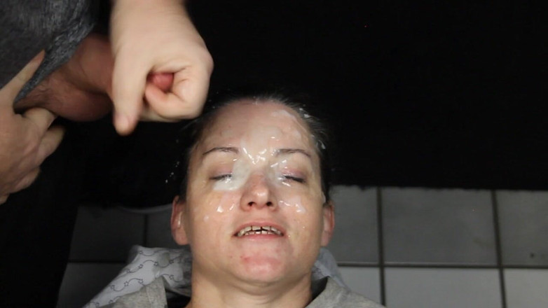 Dirty Dees: Si Dia Kembali Dan Mukanya Diliputi Dengan Pancutan Besar Kacang