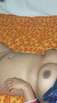 Recién pareja india teniendo sexo