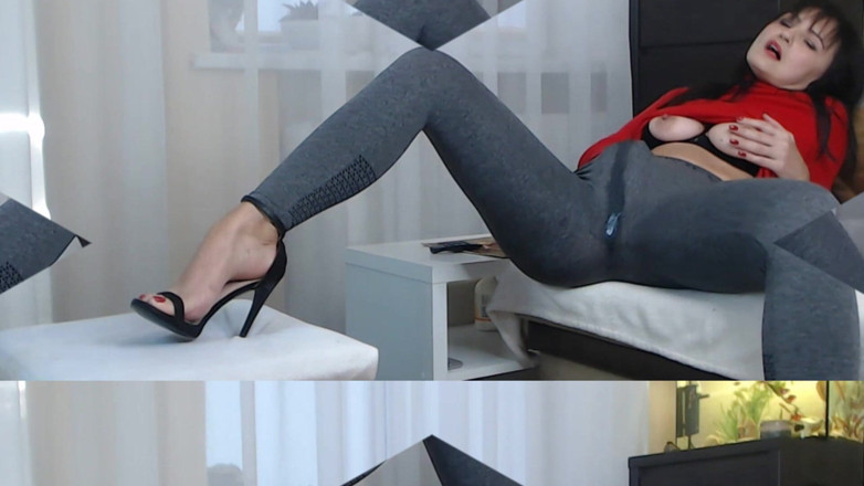 Hot Wife Nikole: Nadržená MILFka stříká
