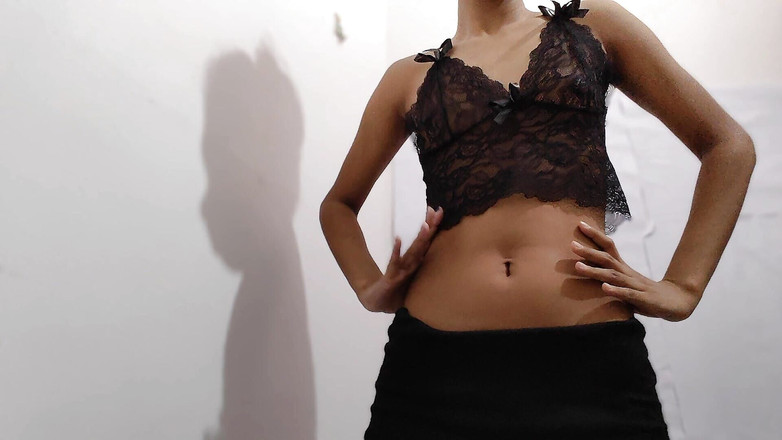 desigirl93: Söt flicka onanerar i badrummet