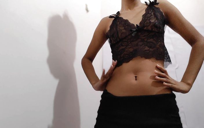 desigirl93: Söt flicka onanerar i badrummet